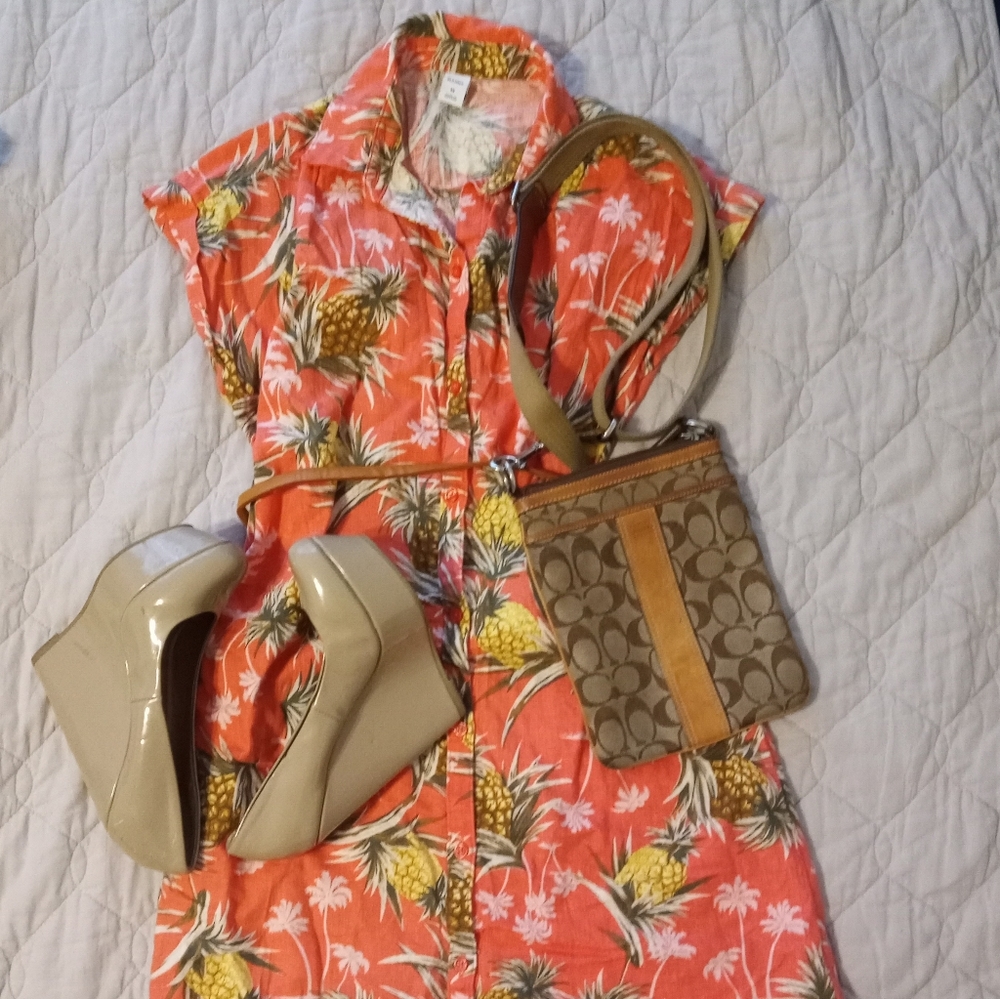Old Navy Hawaiian Themed Button Up Dress